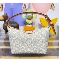 Louis Vuitton Pochette Hills M29879