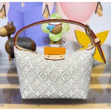 Louis Vuitton Pochette Hills M29879