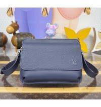Louis Vuitton Boarding Messenger M15260