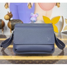 Louis Vuitton Boarding Messenger M15260