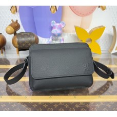 Louis Vuitton Boarding Messenger M15265