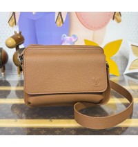 Louis Vuitton Boarding Messenger M25981